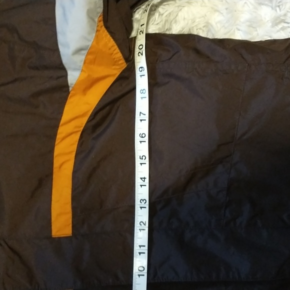 Columbia youth size 14/16 quilted winter coat with zip pockets,adjustable wrists - Picture 10 of 16